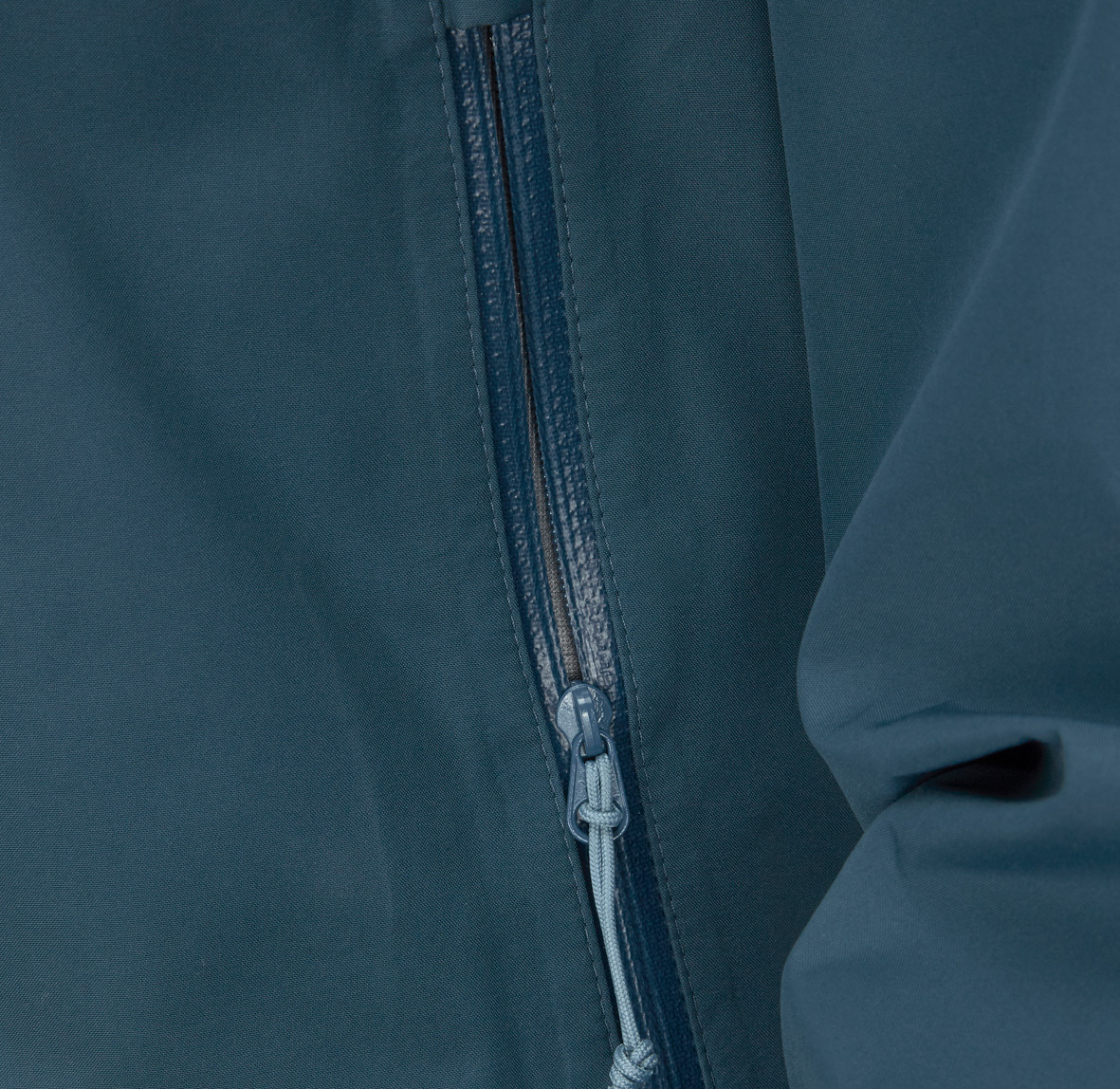 Womens_Namche_GTX_Jacket_OrionBlue_QWH_78_ORB_Detail_02