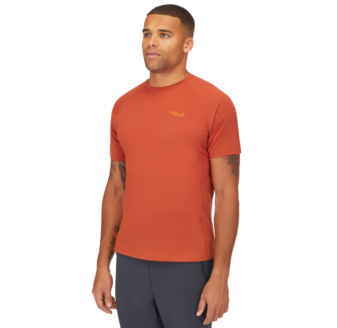 Sonic_Tee_RedClay_QBL_01_RCY_Model_Front_Angle
