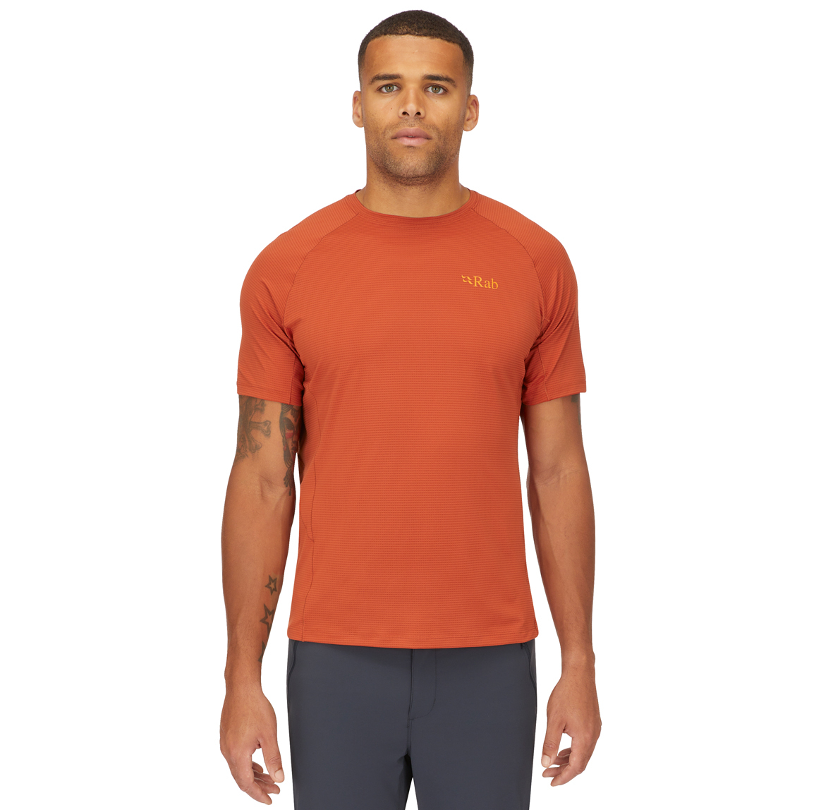 Sonic_Tee_RedClay_QBL_01_RCY_Model_Front_Crop