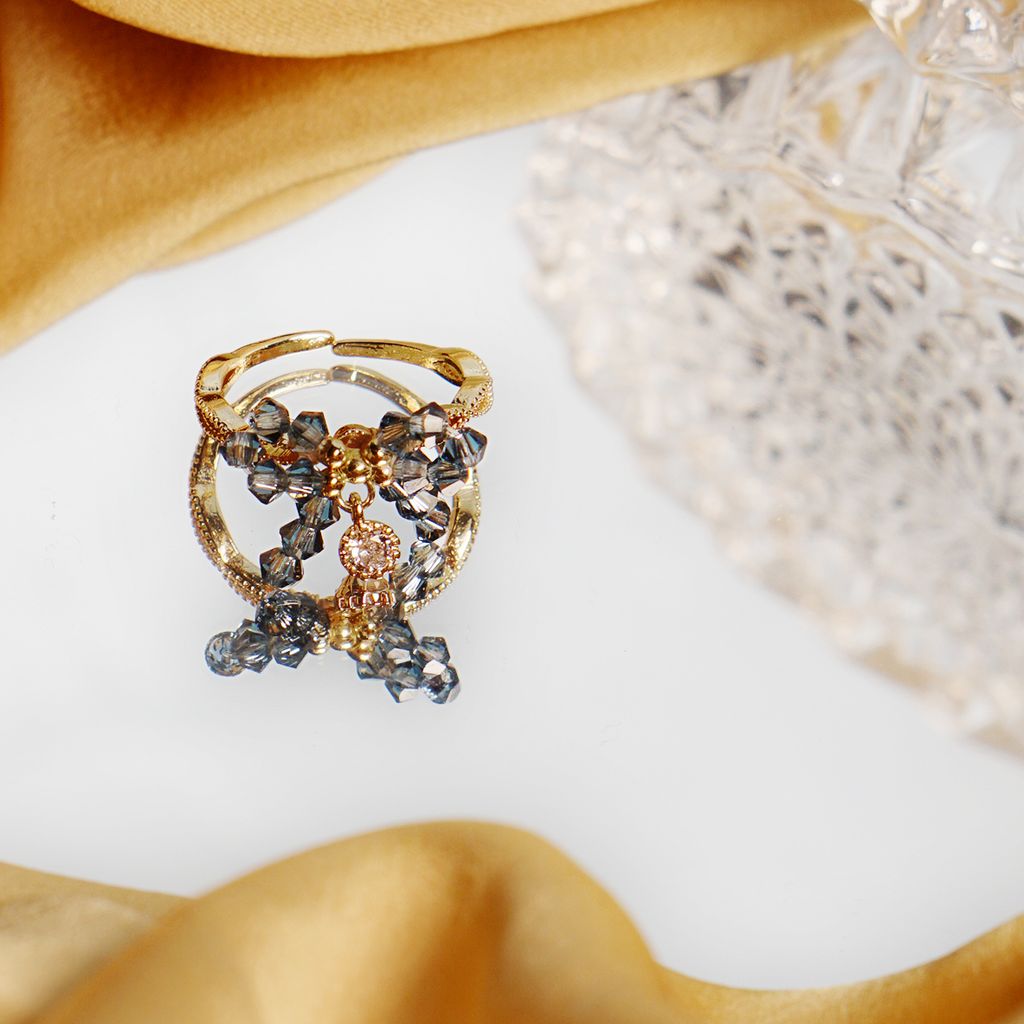 Regalia Bow Ring in Marianna