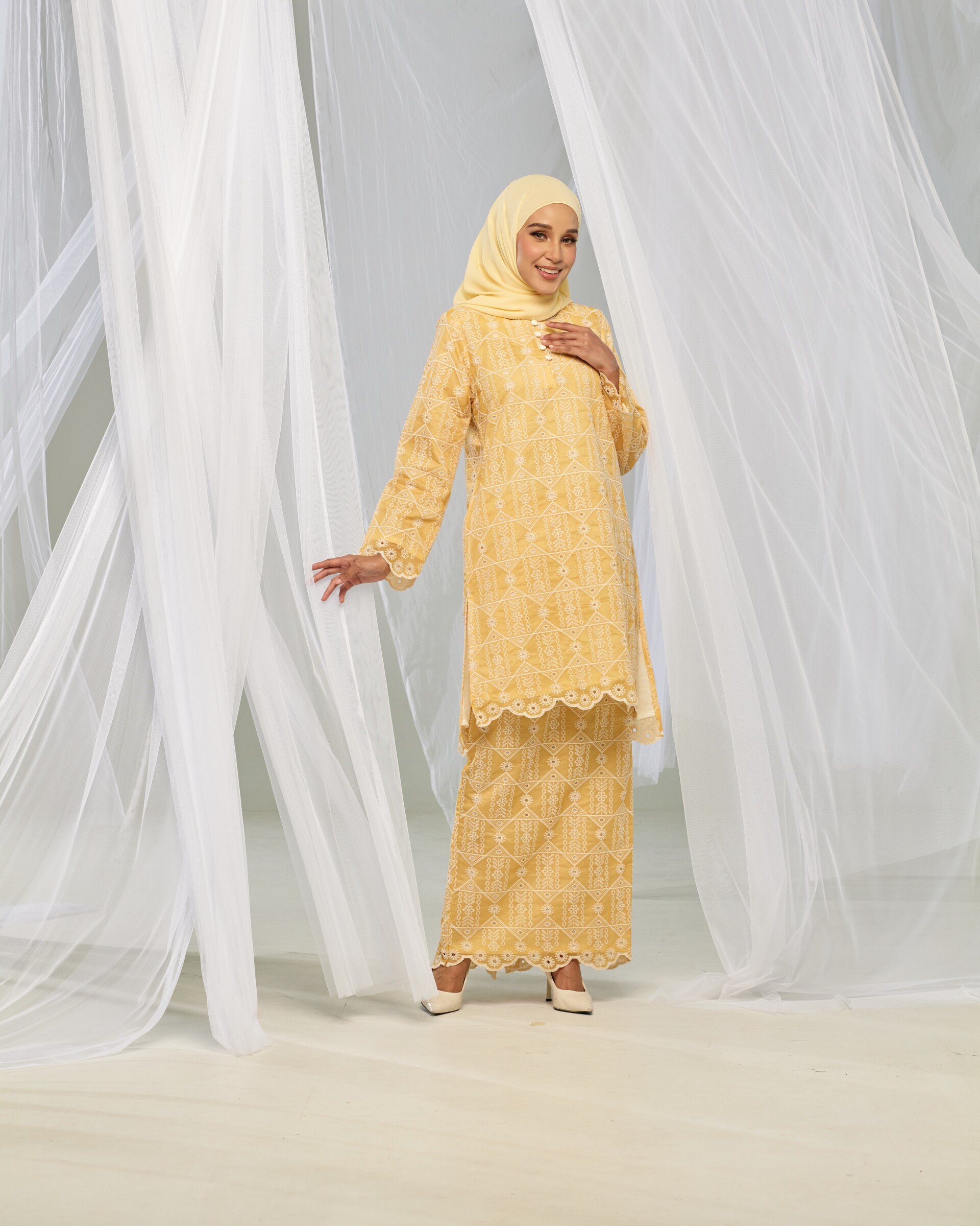 AMEENA GOLDEN Y. 4