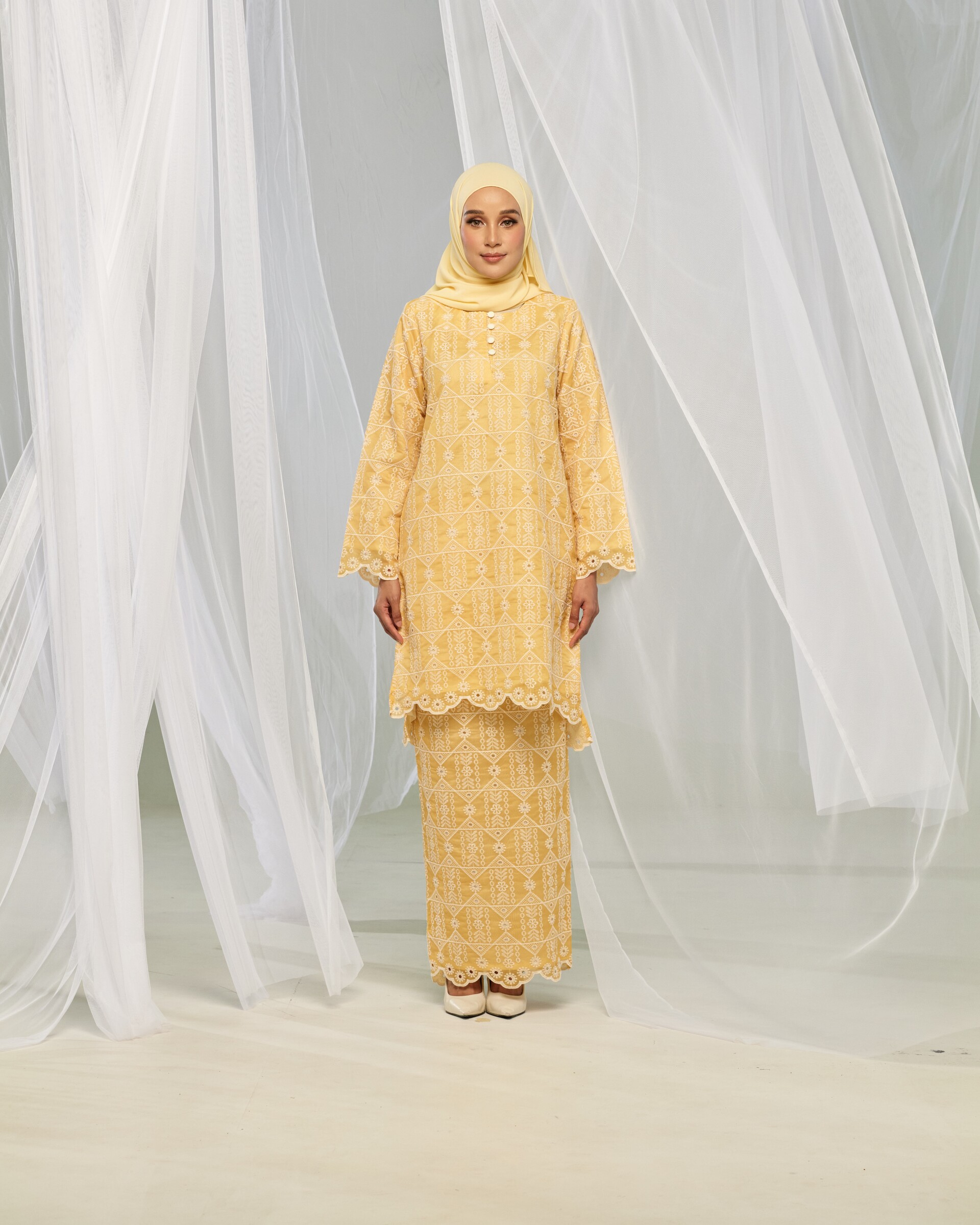 AMEENA GOLDEN Y. 1