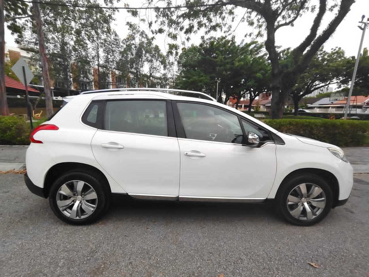 Peugeot 2008 1.6 (A) 2015 Right