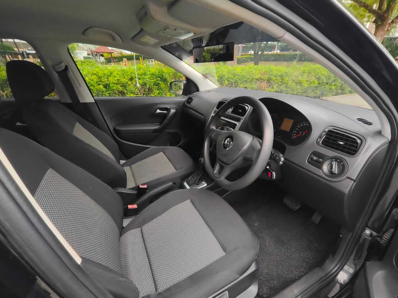 Volkswagen Polo 1.6 (A) 2016 Front Seat