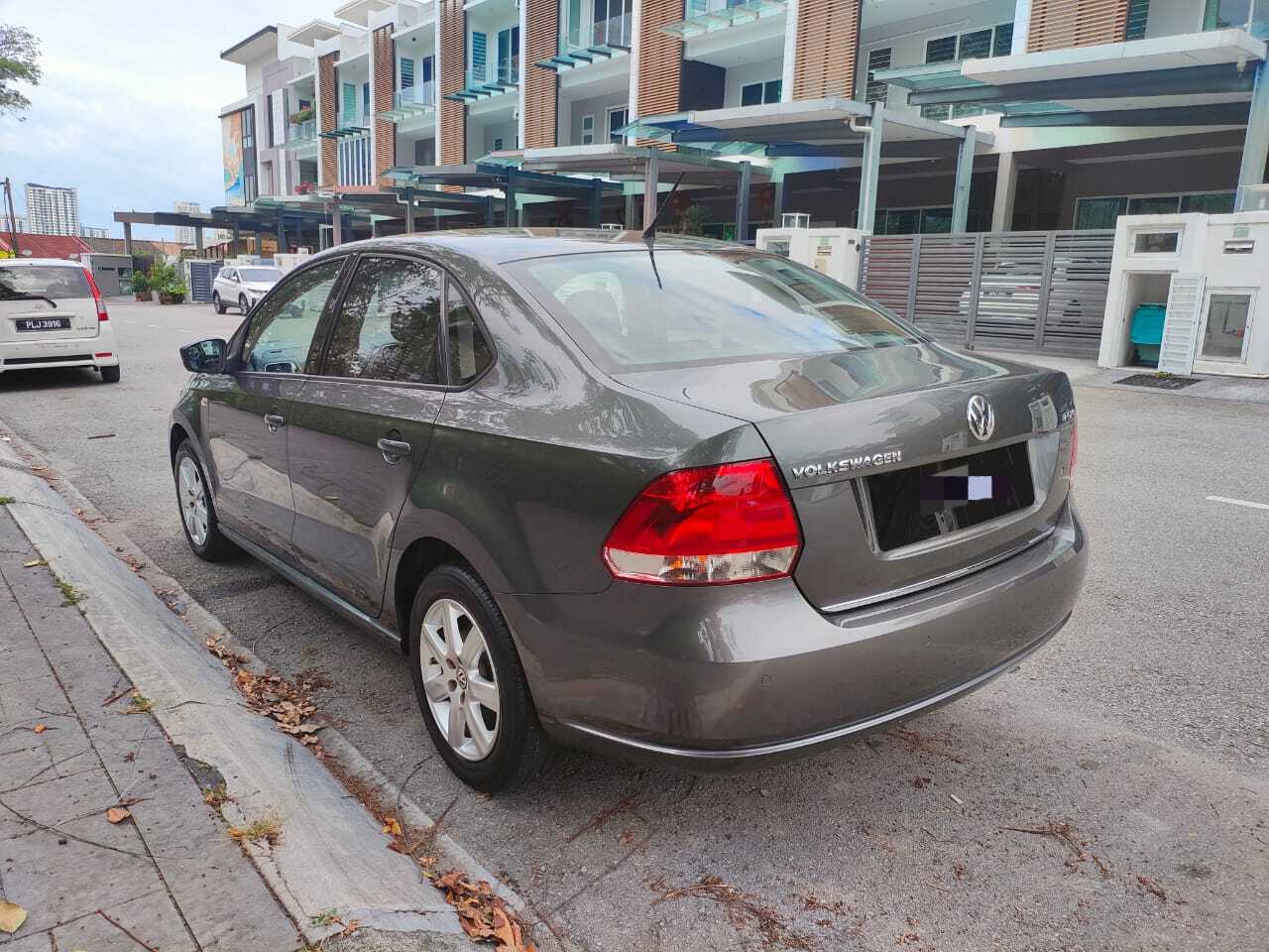 Volkswagen Polo 1.6 (A) 2014 Back Left