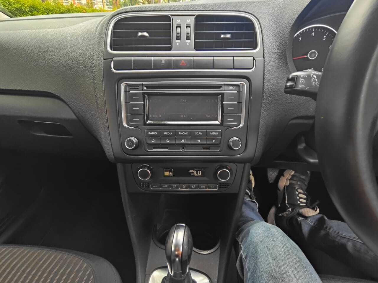 Volkswagen Polo 1.6 (A) 2014 Gear