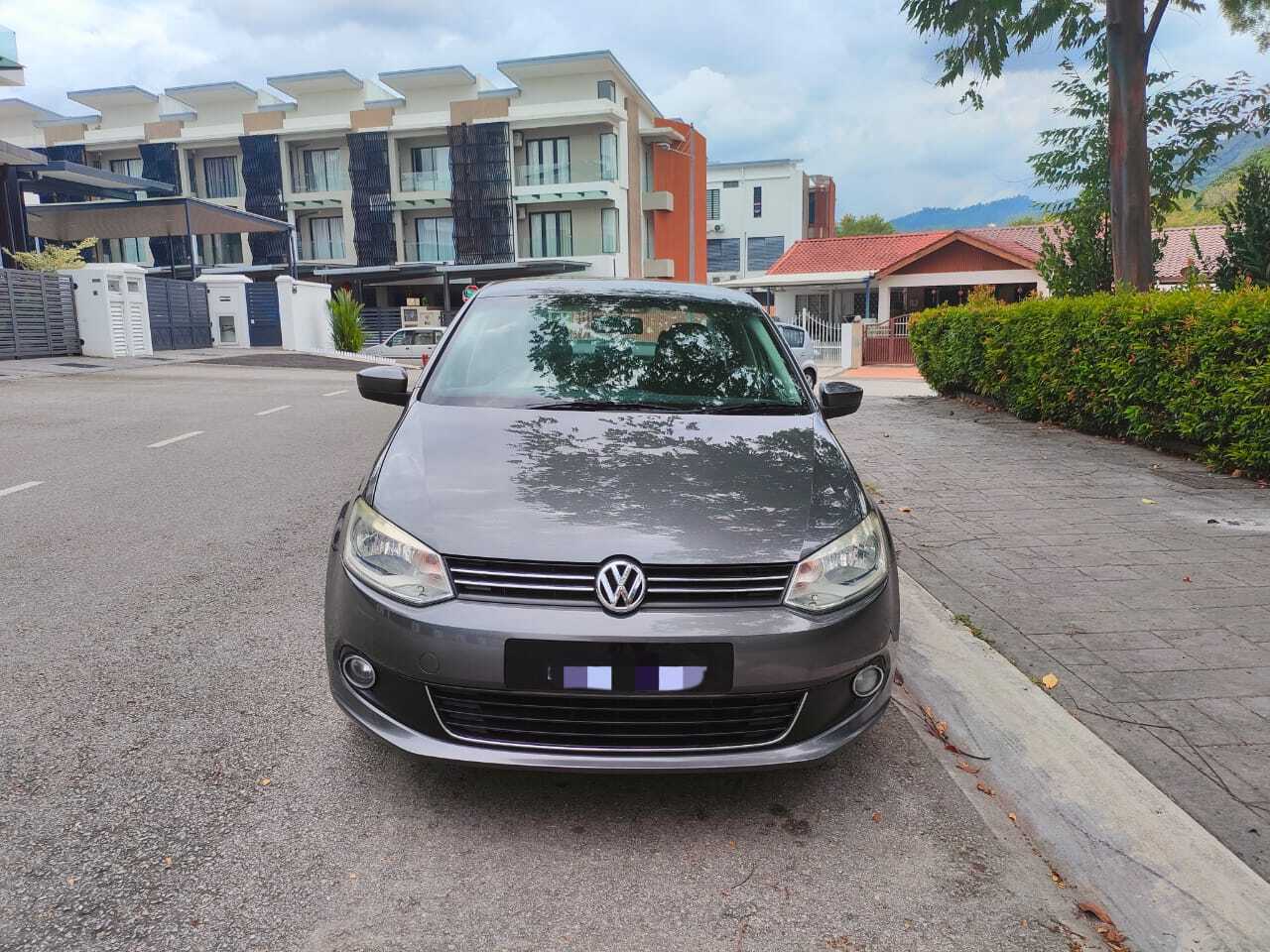 Volkswagen Polo 1.6 (A) 2014 Front