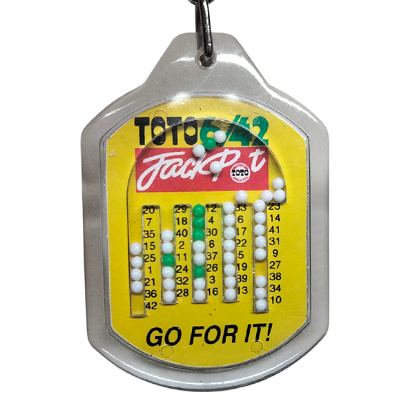 Play Toto 6 42 Jackpot Keychain Dice Front Close Up 2
