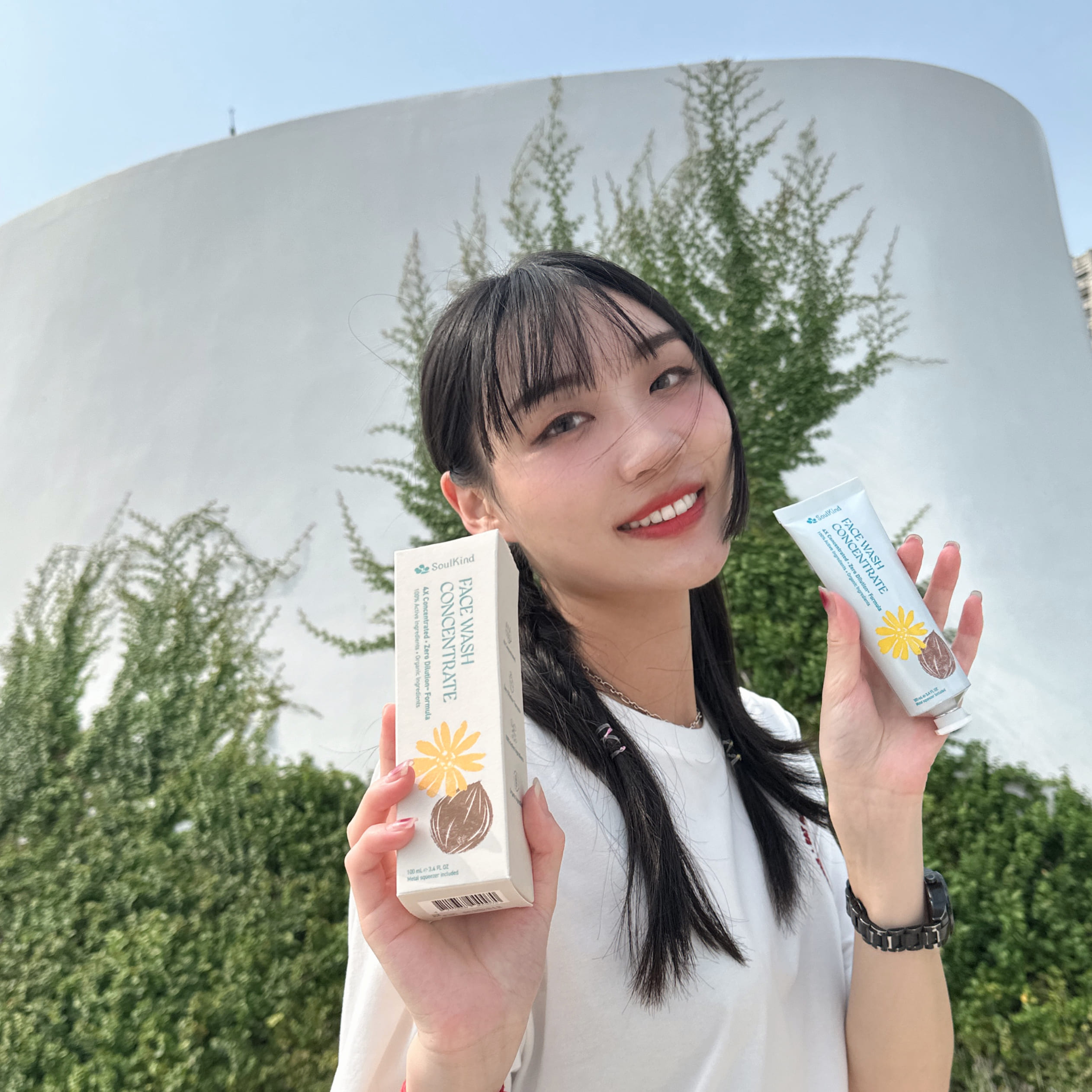 藥師鍾宜臻認為Real潔顏精粹能在洗臉同時幫助調理肌膚