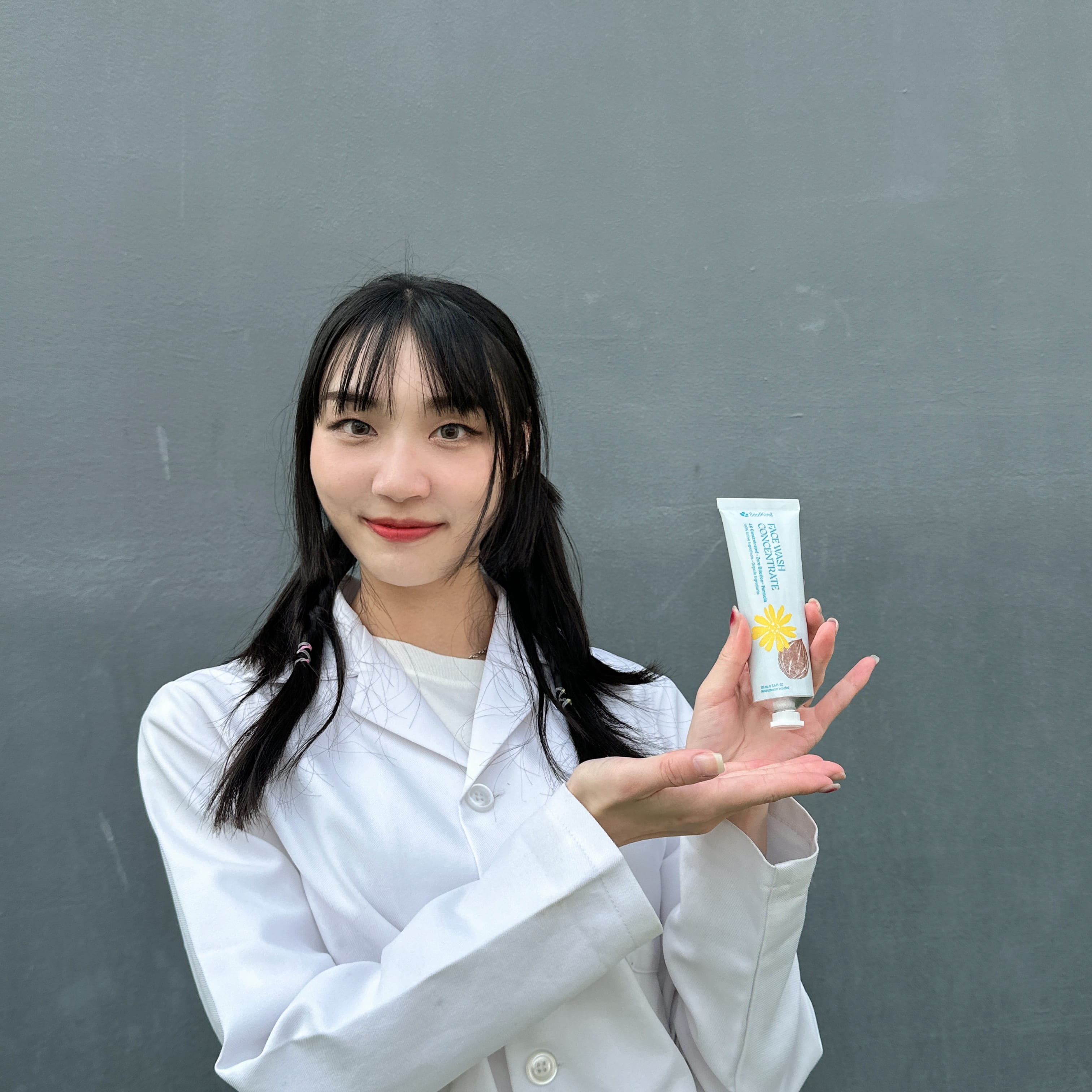 Real潔顏精粹採用100%可回收鋁管材質，容易攜帶也對地球友善