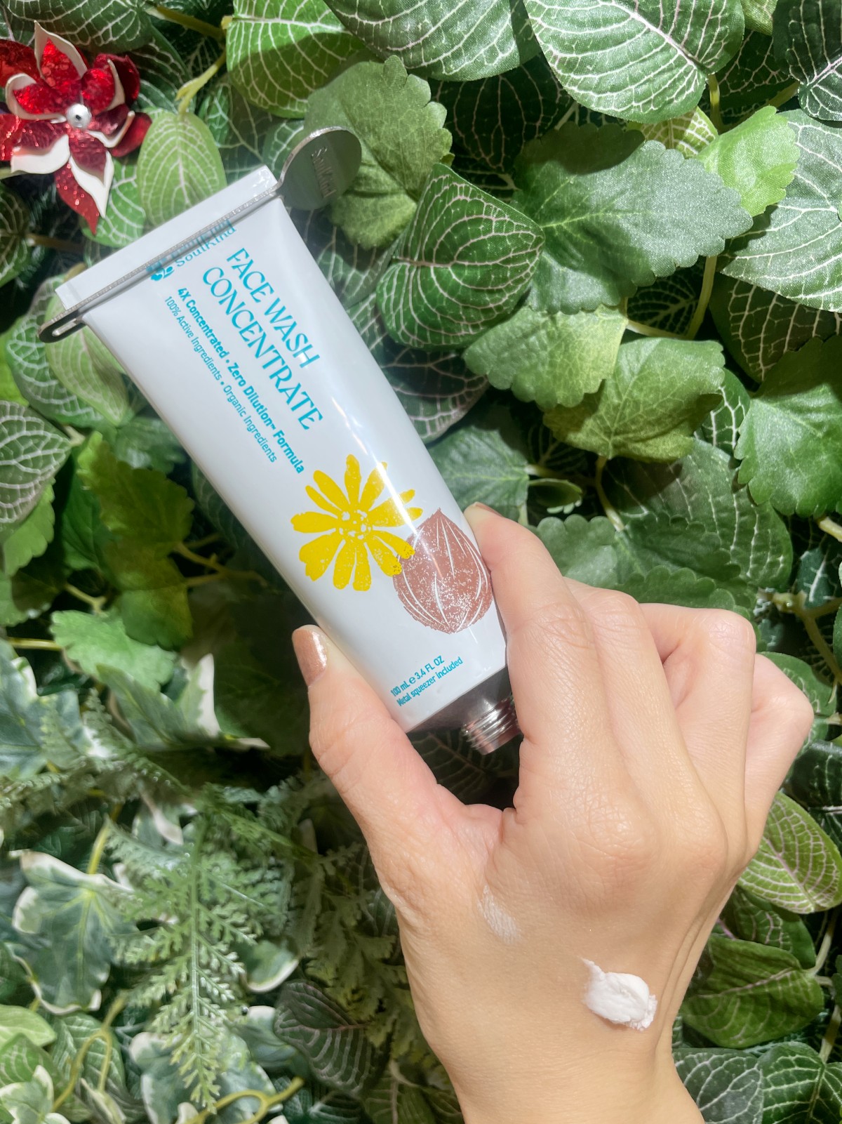 SoulKind的Real潔顏精粹，採用獨特零稀釋技術，質地呈現濃郁霜狀