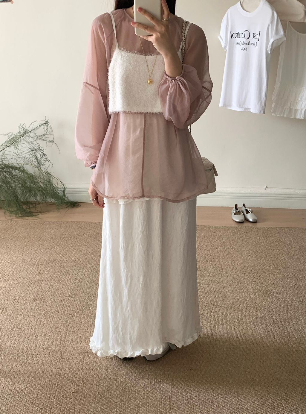 minimalist-sheer-gloss-top.jpg