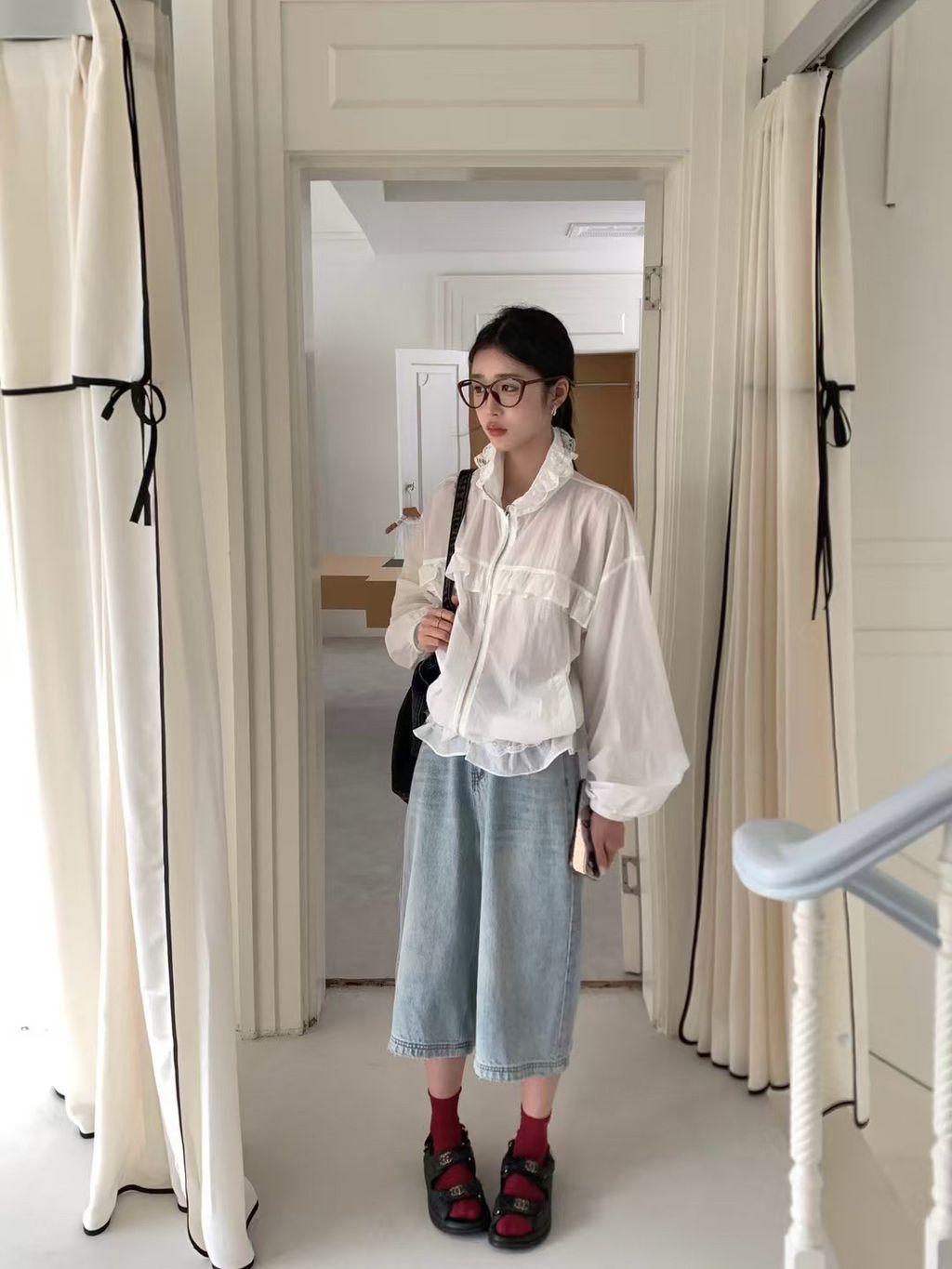 light-layer-flower-lace-blouse.jpg