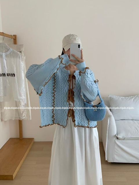 62plan 日系風撞色花邊針織毛衣外套 藍色 正面穿搭