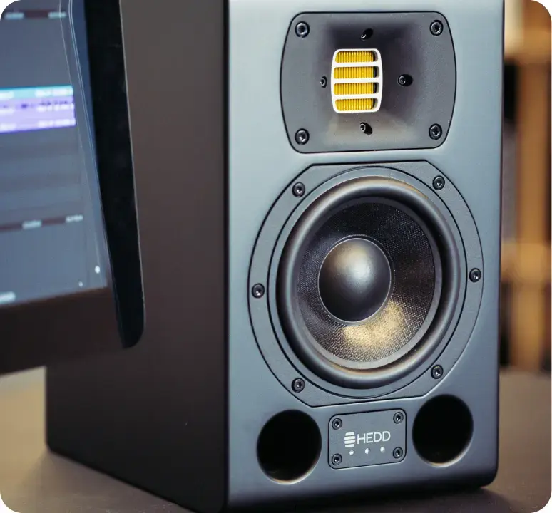 speaker-on-desk-close-up