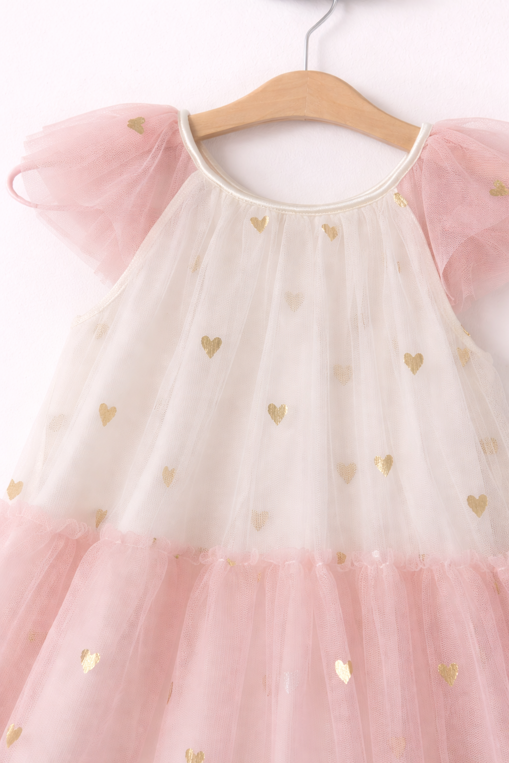 Delicate dress with pink tulle sleeves