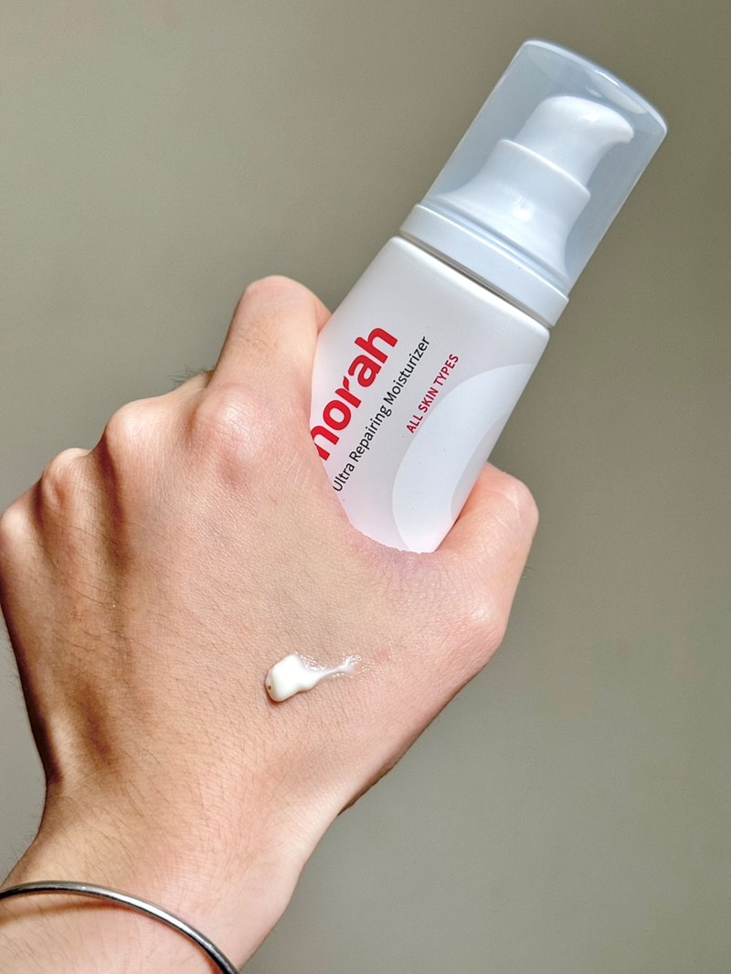 最近真的讓我愛上了全效超級修護霜。 身為混合偏乾肌，每到換季就容易不適。