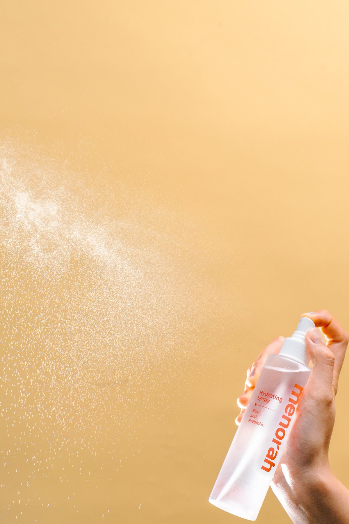 Hydrating Spray misting in ultra-fine droplets