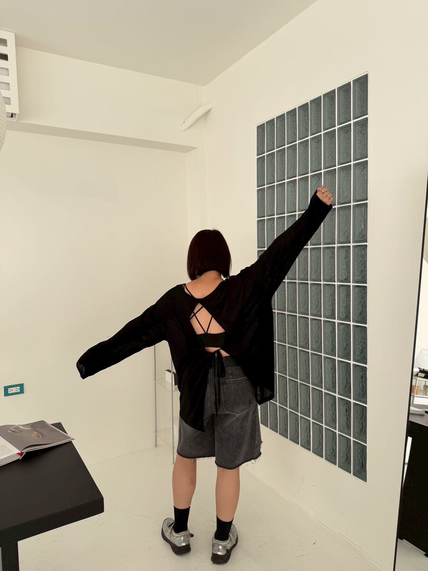 LINE_ALBUM_垂墜感親膚後綁結上衣10_250928_7