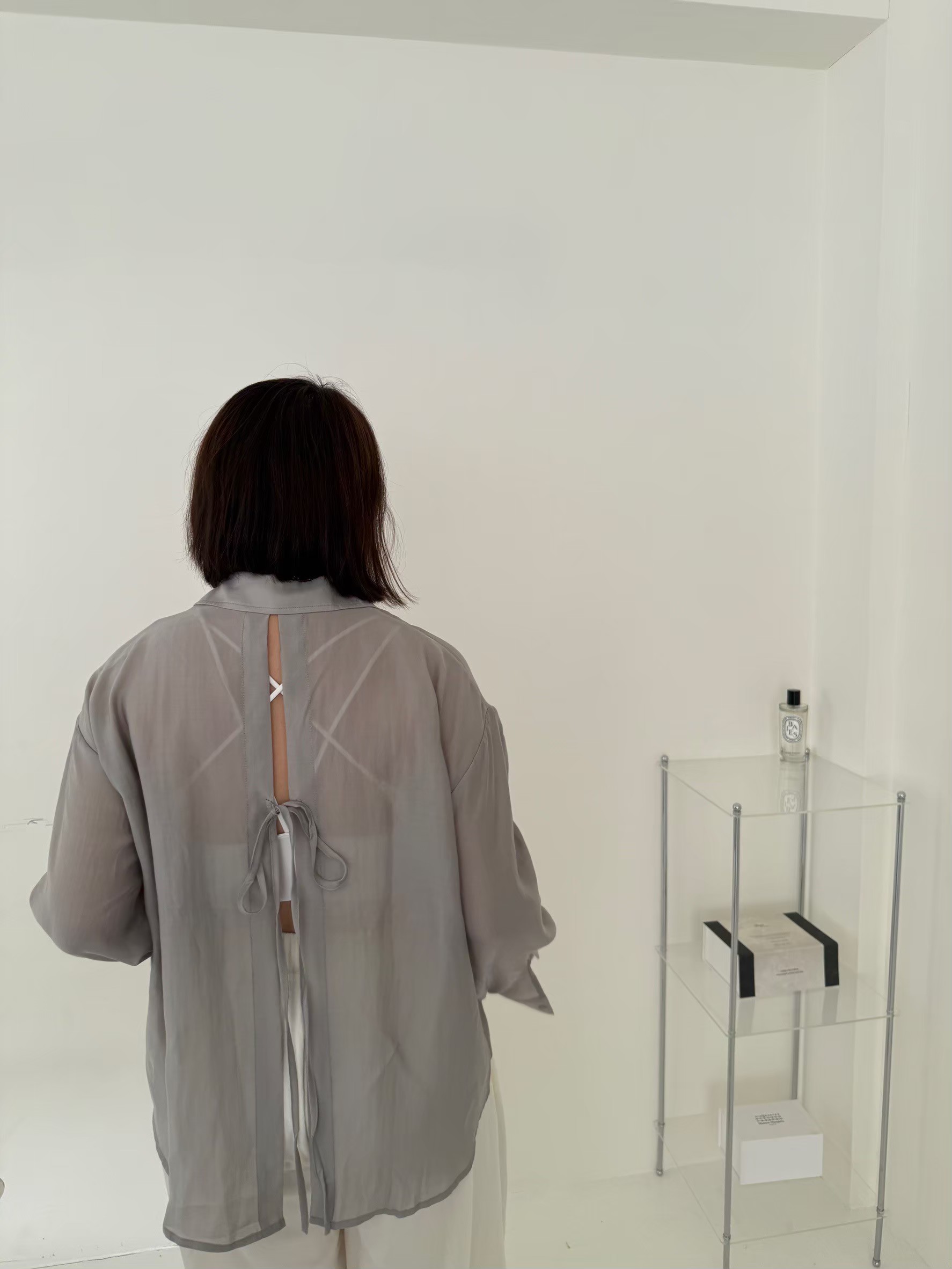 LINE_ALBUM_銀灰感後開岔襯衫 10_250928_4