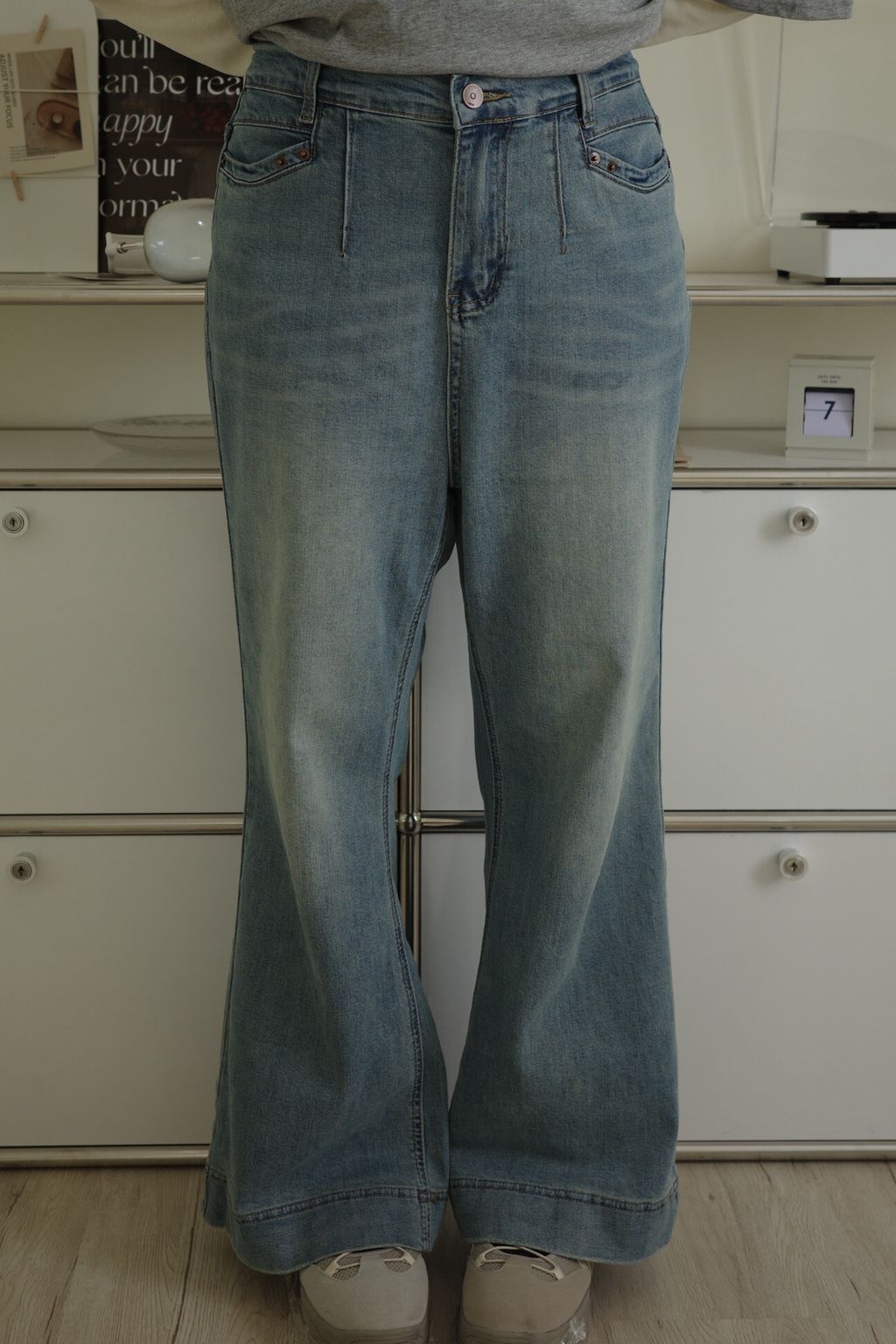 LINE_ALBUM_微喇叭細腿牛仔褲_260309_2