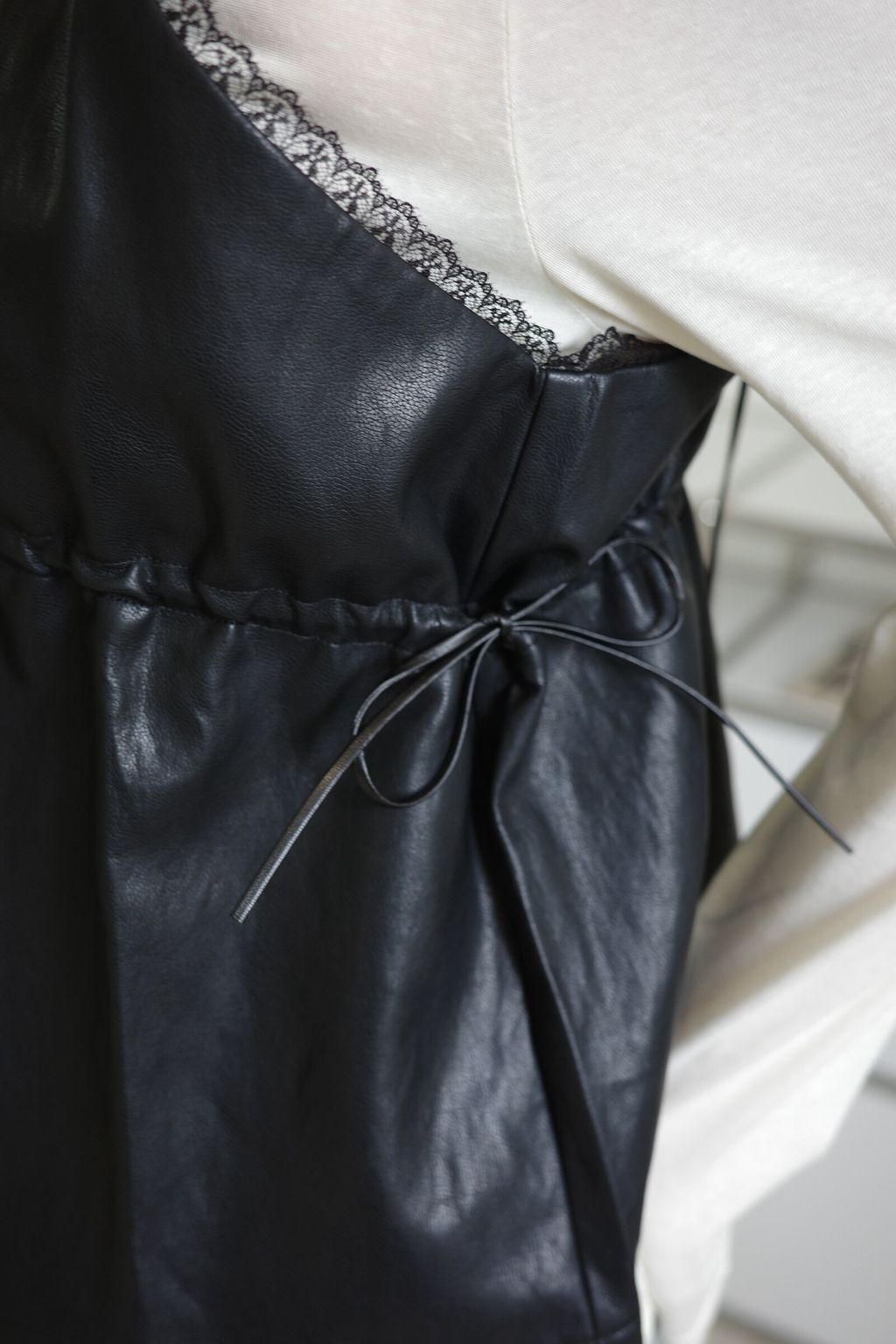 LINE_ALBUM_腰身自由皮革背心_260309_2