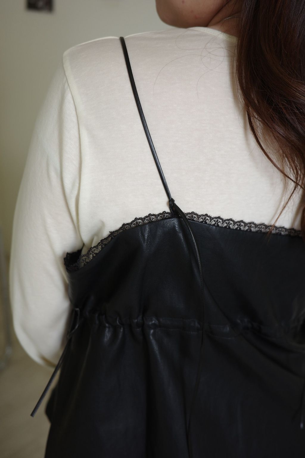 LINE_ALBUM_腰身自由皮革背心_260309_1