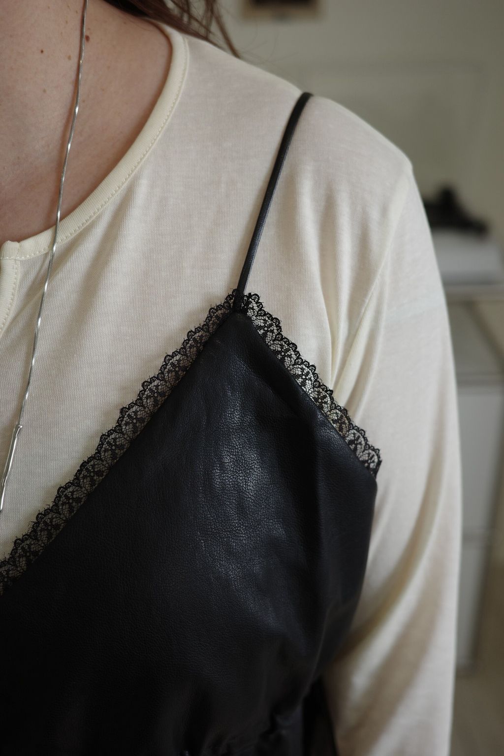 LINE_ALBUM_腰身自由皮革背心_260309_3