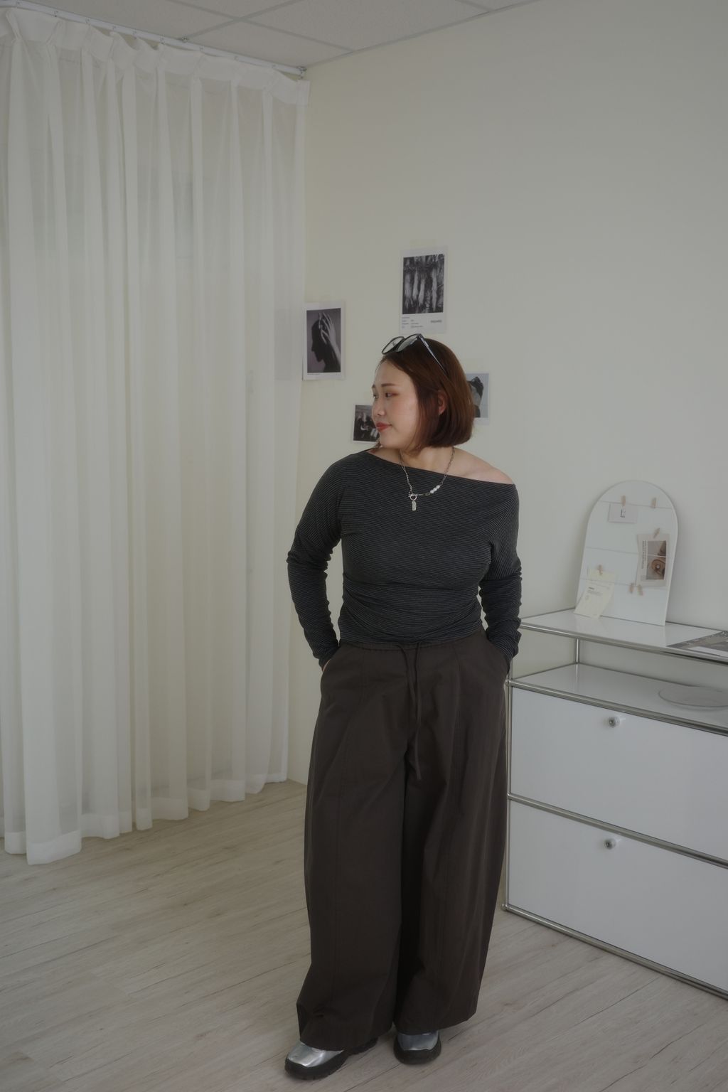 LINE_ALBUM_灰白條紋斜肩長袖上衣_260405_6