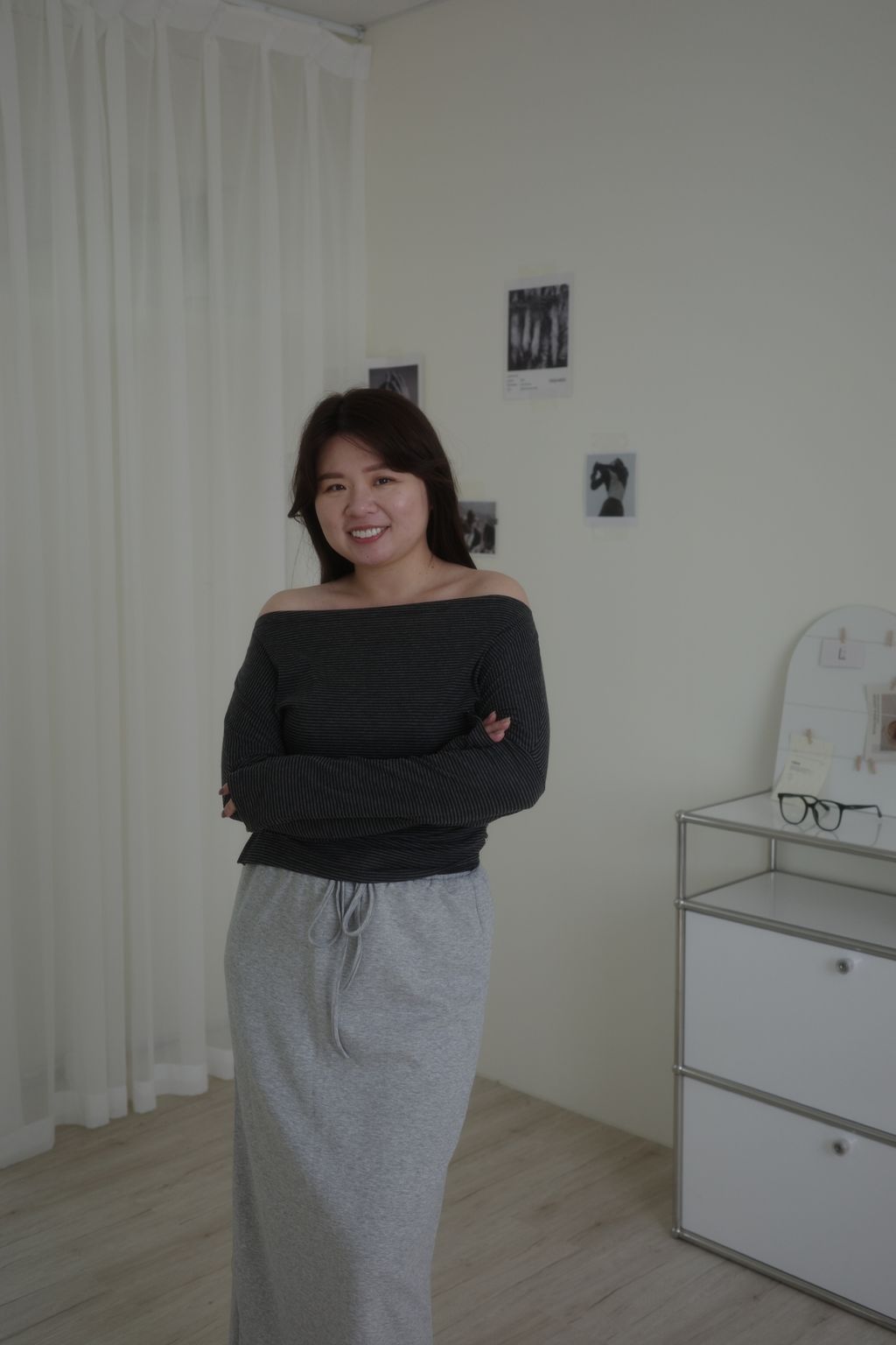 LINE_ALBUM_灰白條紋斜肩長袖上衣_260405_3