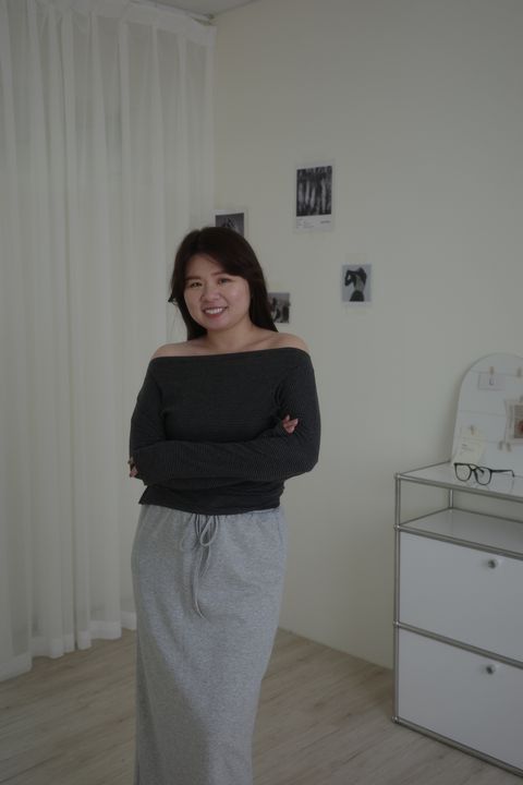 LINE_ALBUM_灰白條紋斜肩長袖上衣_260405_3