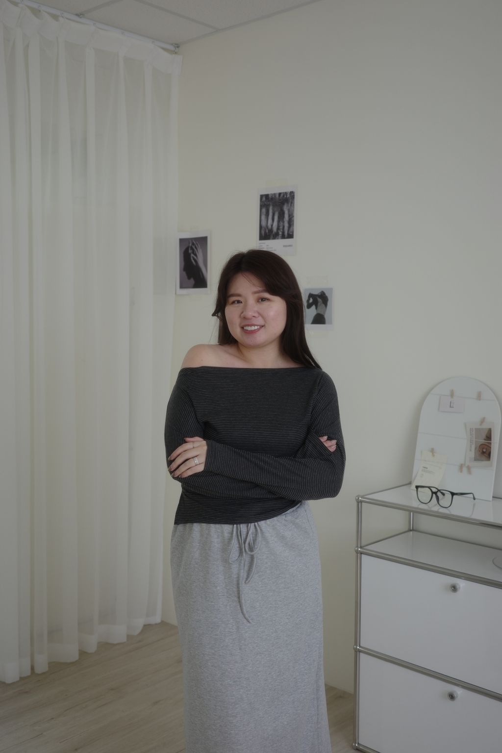 LINE_ALBUM_灰白條紋斜肩長袖上衣_260405_2