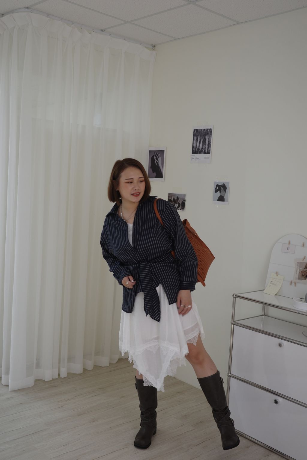 LINE_ALBUM_很會上班的姊姊襯衫_260405_5