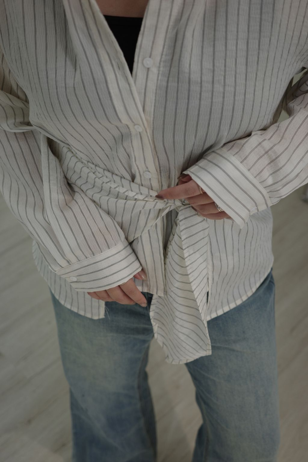 LINE_ALBUM_很會上班的姊姊襯衫_260405_9