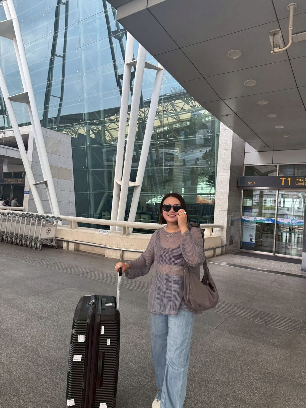 LINE_ALBUM_慵懶洞洞衣～露一點肌膚更顯瘦！_250427_20