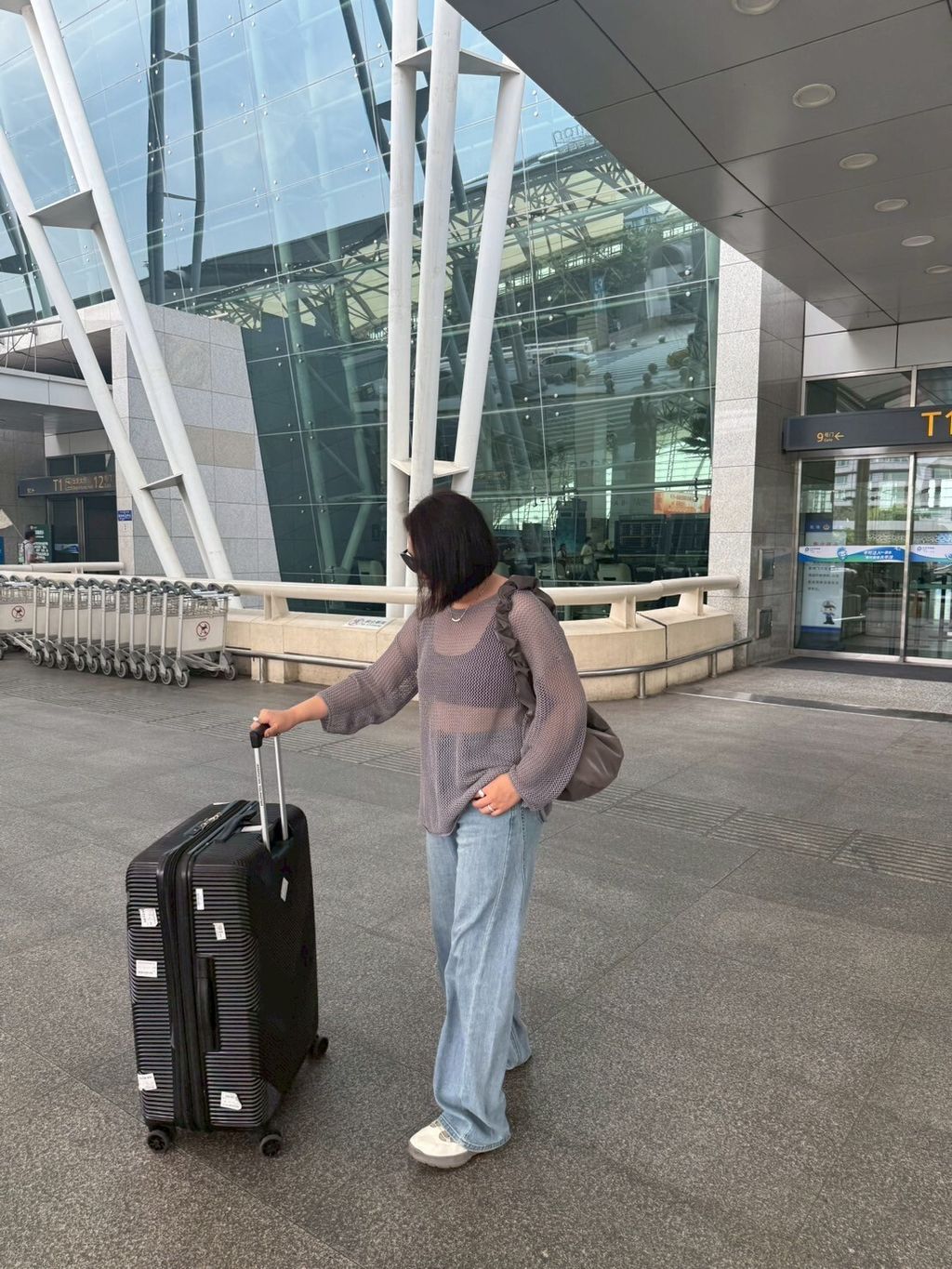 LINE_ALBUM_慵懶洞洞衣～露一點肌膚更顯瘦！_250427_16