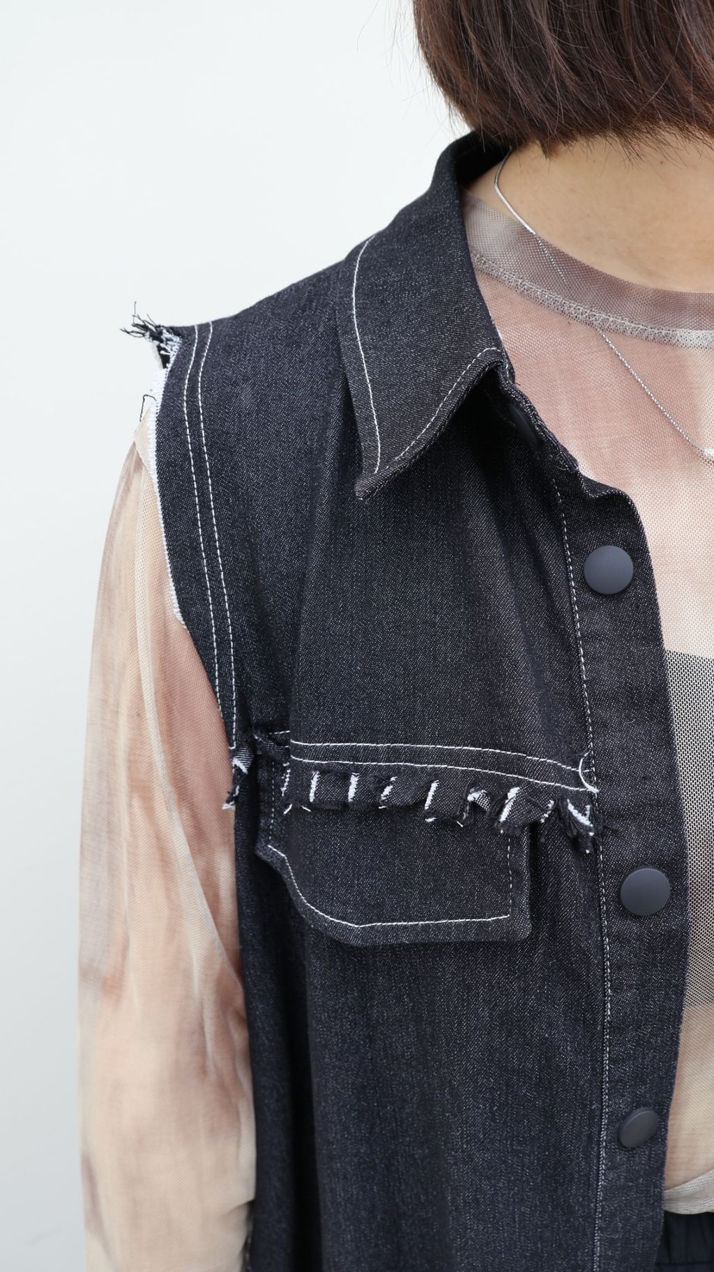 LINE_ALBUM_秒變日風牛仔長背心外套_250427_1