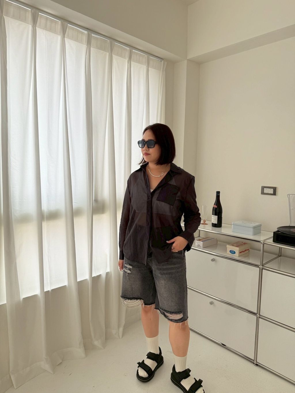 LINE_ALBUM_男友風腰可調節刷破五分褲9_250827_9