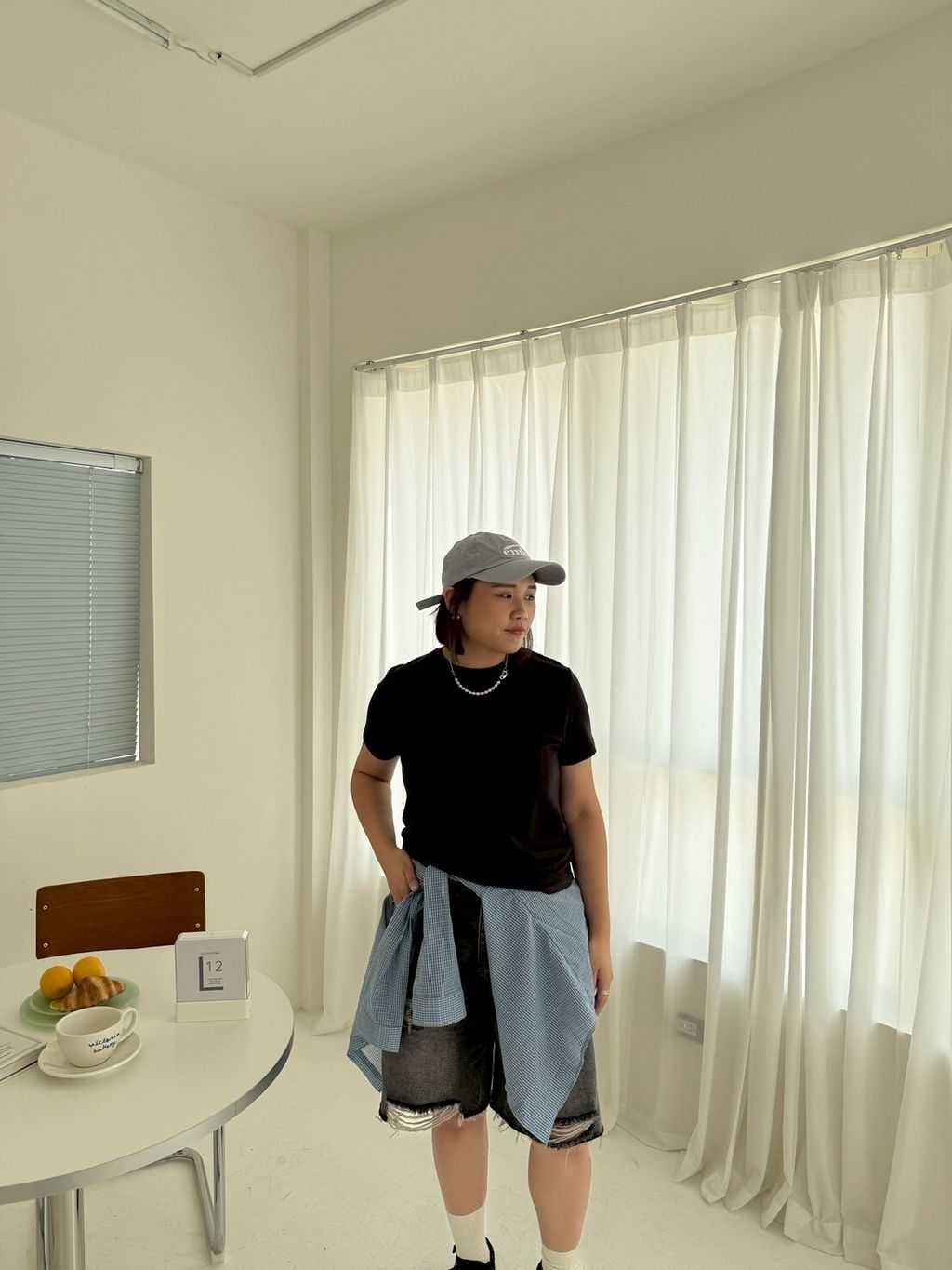 LINE_ALBUM_男友風腰可調節刷破五分褲9_250827_11