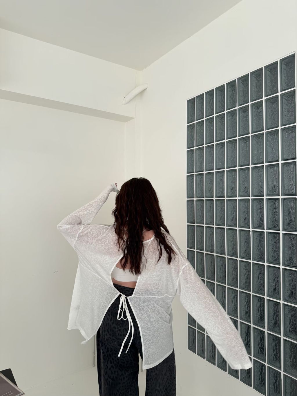 LINE_ALBUM_垂墜感親膚後綁結上衣10_250928_2