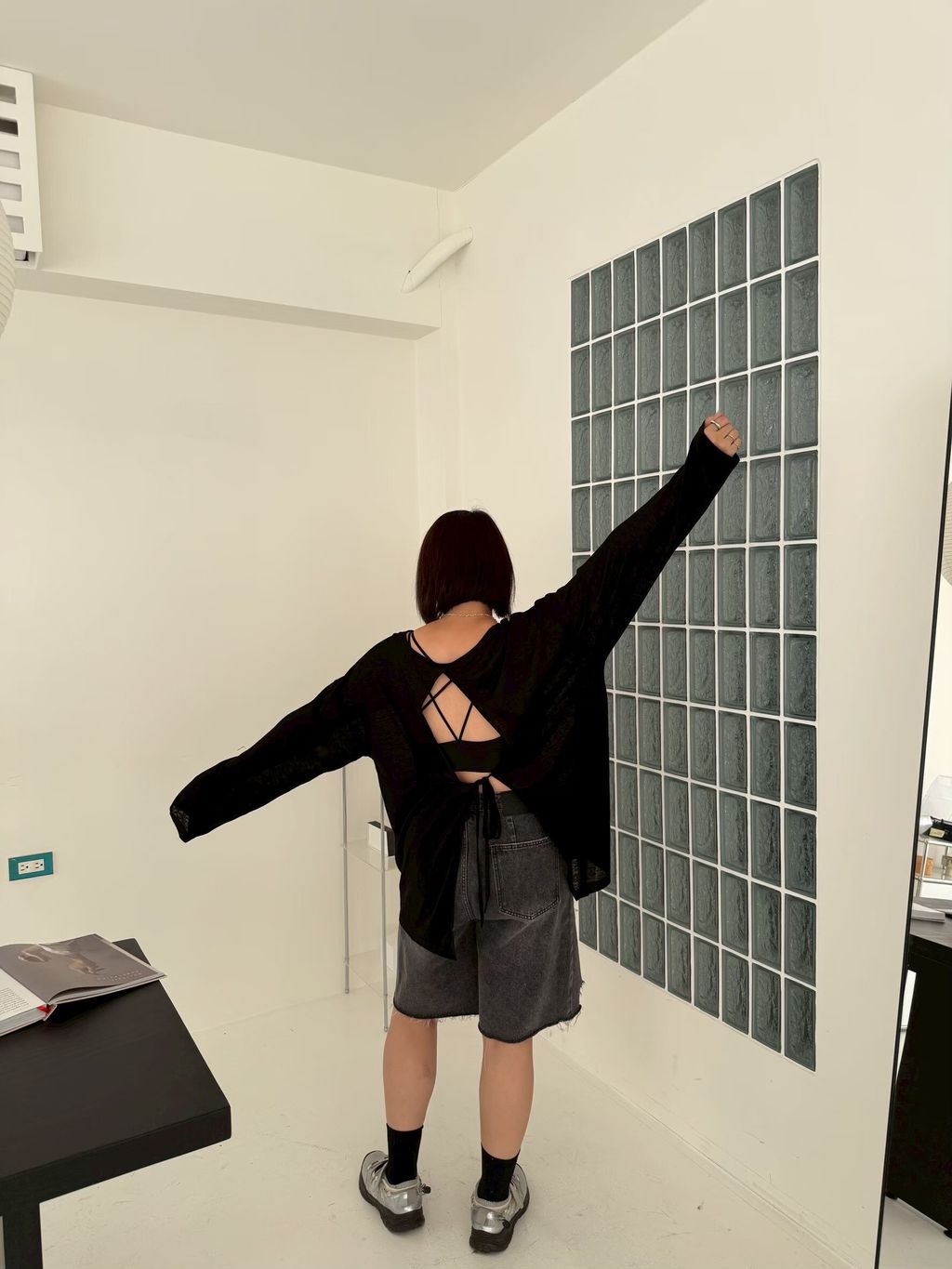 LINE_ALBUM_垂墜感親膚後綁結上衣10_250928_7