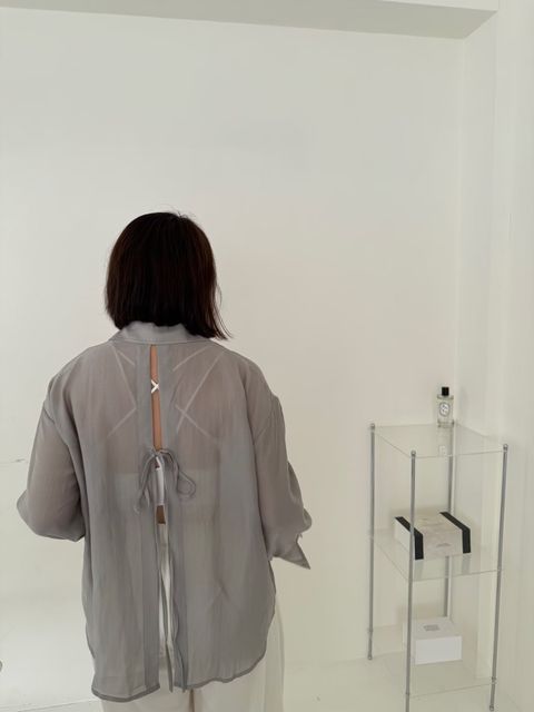 LINE_ALBUM_銀灰感後開岔襯衫 10_250928_4
