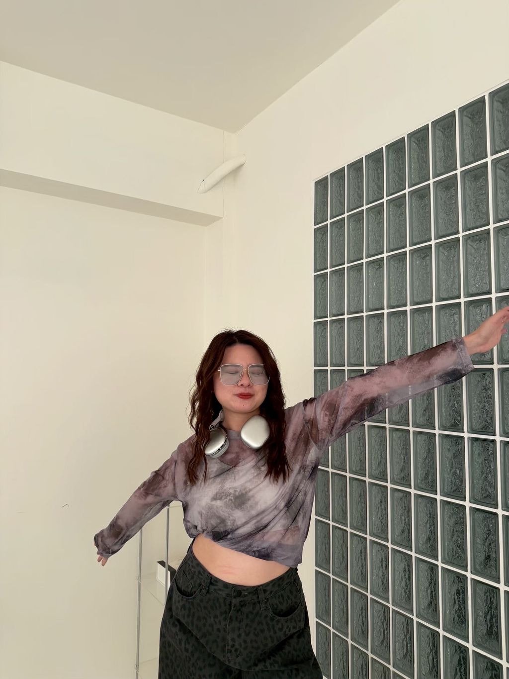 LINE_ALBUM_潑墨設計透感上衣 10_250928_6