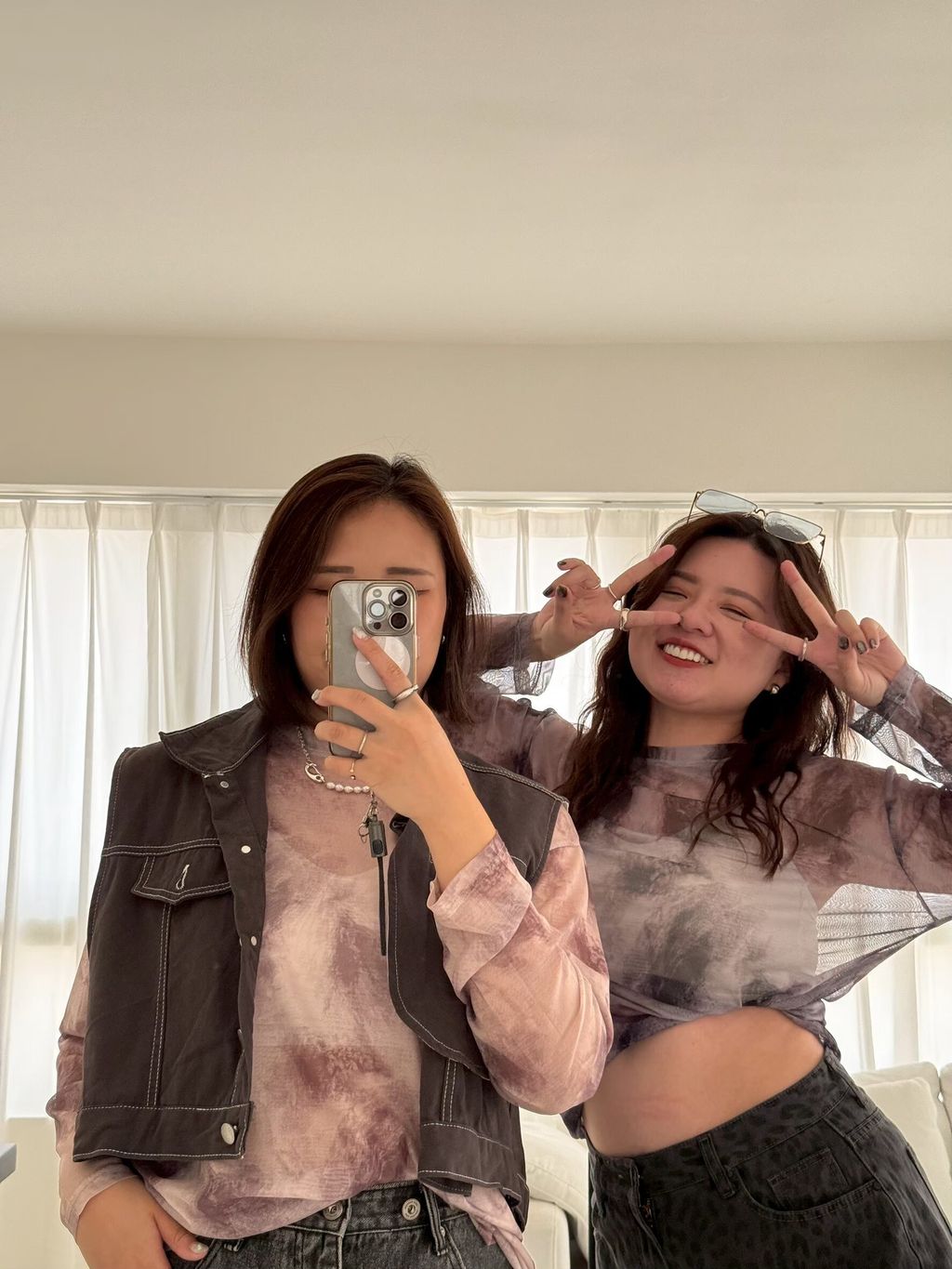 LINE_ALBUM_潑墨設計透感上衣 10_250928_7