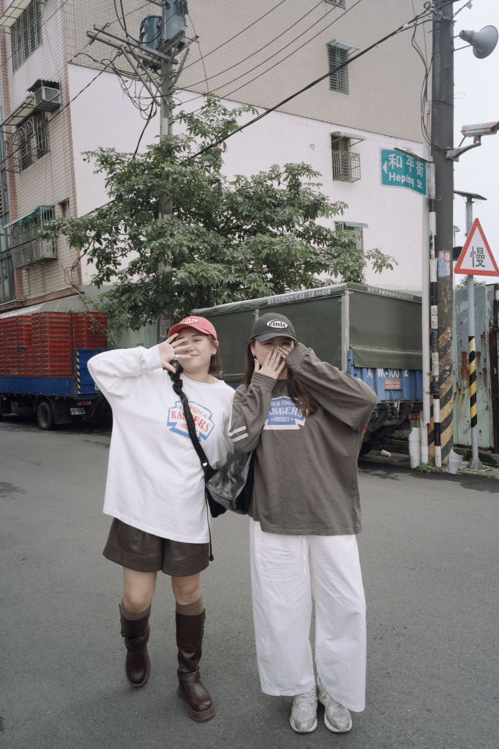 LINE_ALBUM_運動風紐約撞色薄tee_251106_7