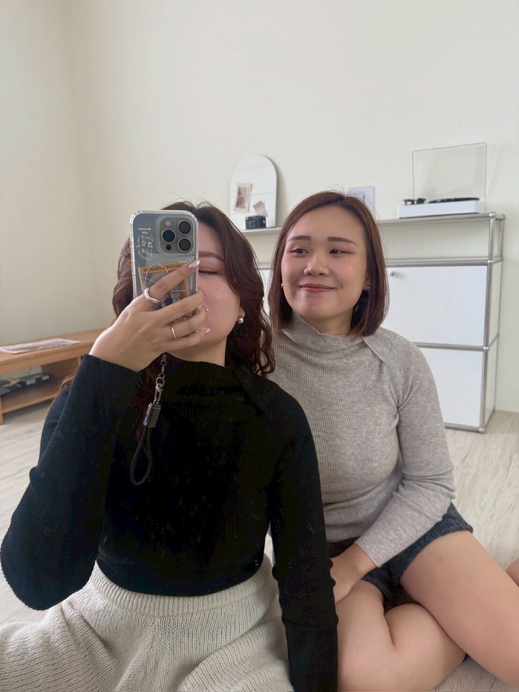 LINE_ALBUM_細節控薄針織上衣_251106_4