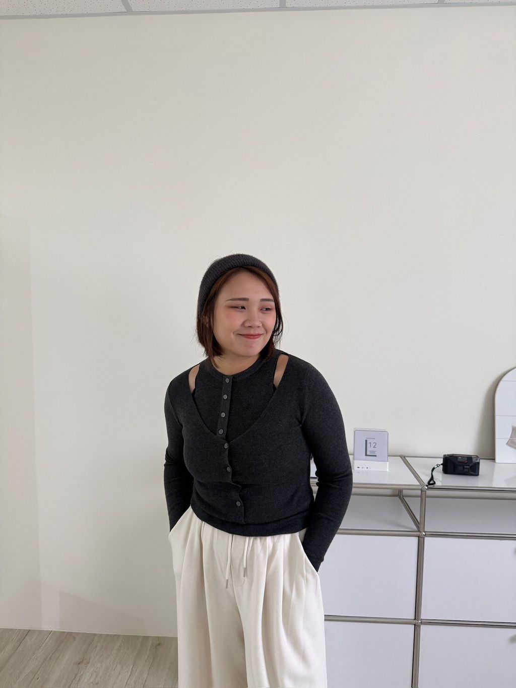 LINE_ALBUM_排釦小性感上衣_251106_2