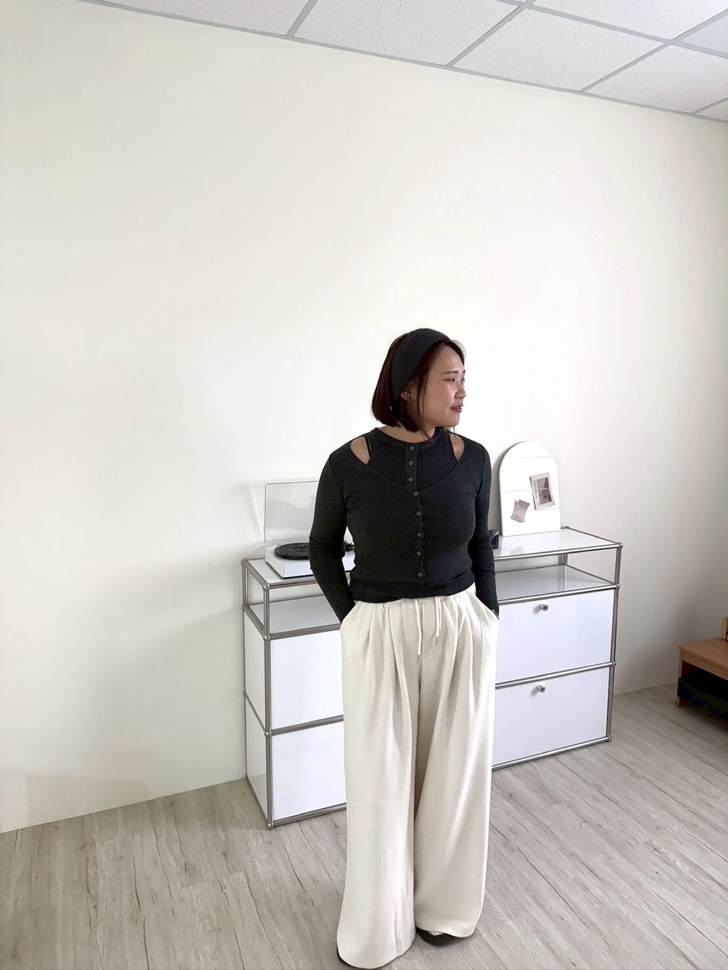 LINE_ALBUM_排釦小性感上衣_251106_1