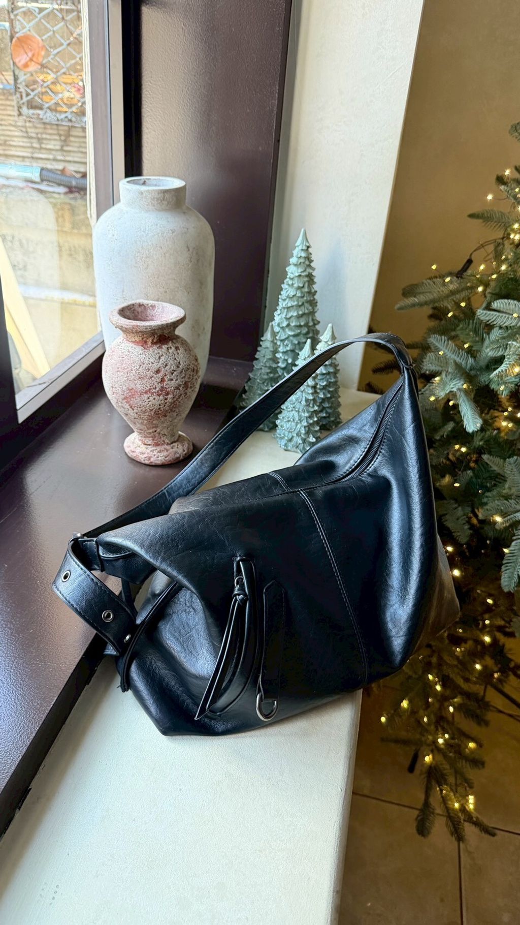 LINE_ALBUM_時髦百搭拉鍊肩背包_251205_1