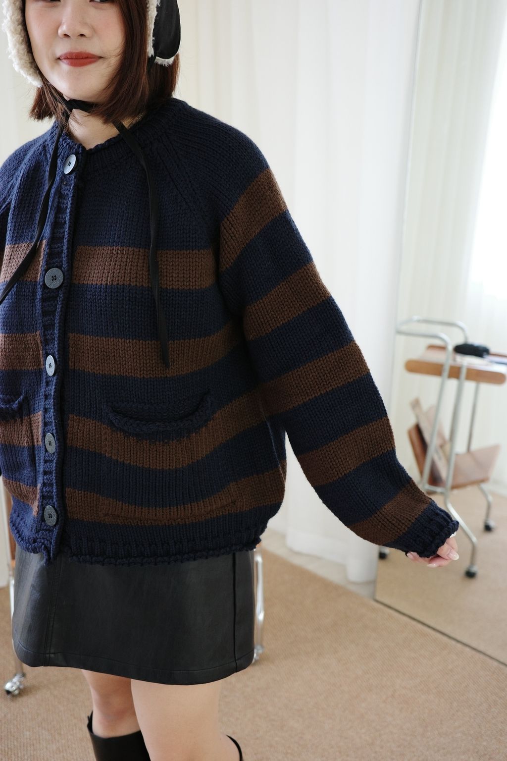 LINE_ALBUM_大條紋針織外套_251208_5